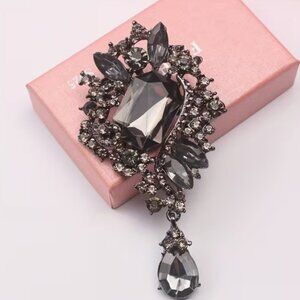 ARATTA SILENT JOURNEY CHARCOAL GEM BROOCH